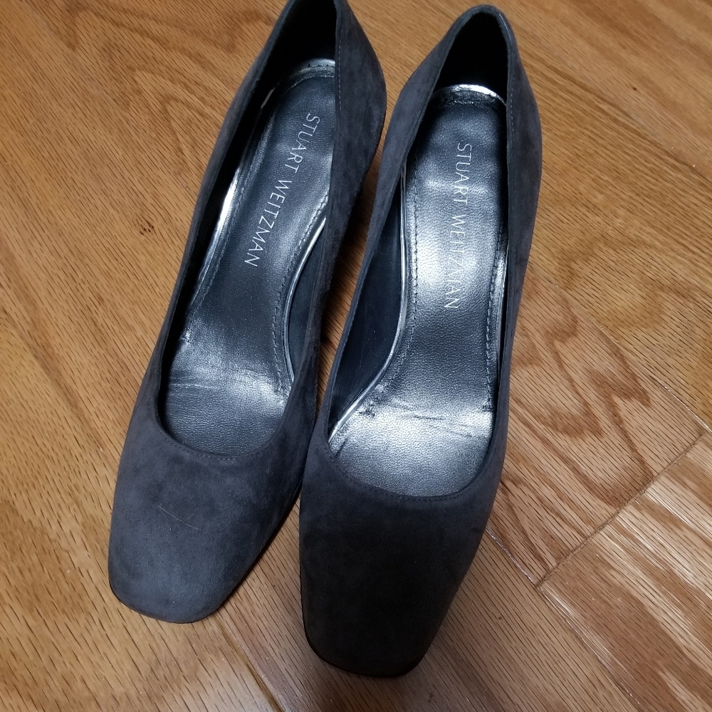 Stuart Weitzman Square Toes Suede Pumps in size 7